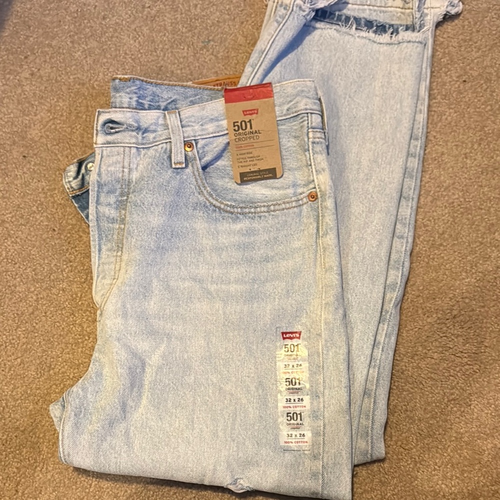 Levi's Women's Classic Light Blue Straight Leg Jeans Original Cropped 501